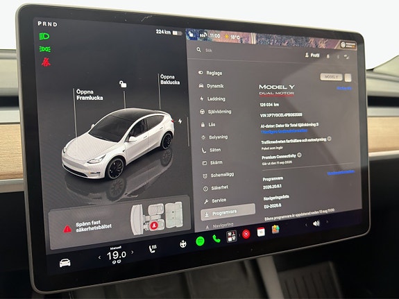 Tesla Model Y 22 of 30