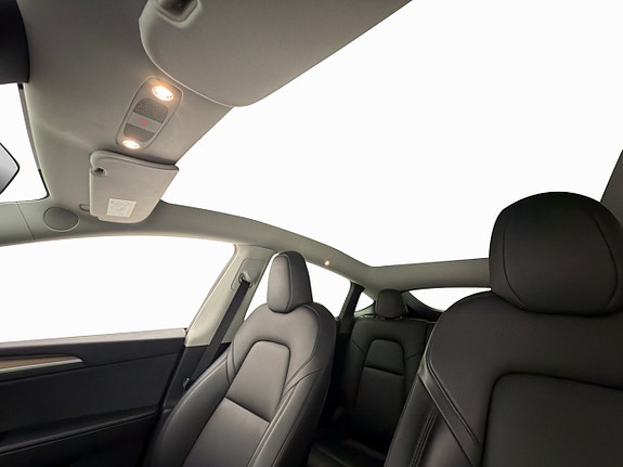 Tesla Model Y 16 of 30