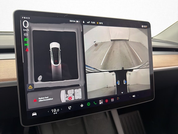 Tesla Model Y 18 of 30