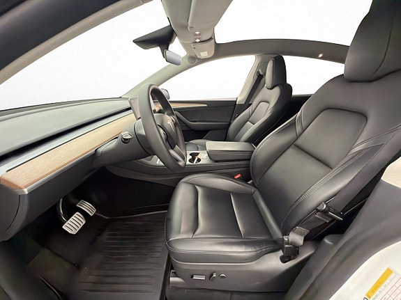 Tesla Model Y 15 of 30