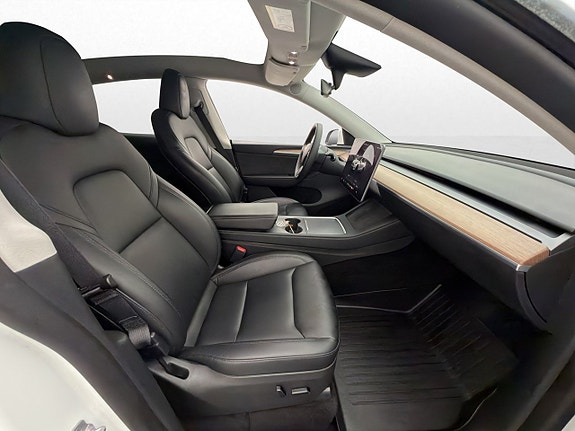 Tesla Model Y 12 of 30