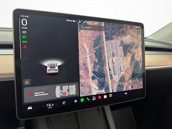 Tesla Model Y 17 of 30