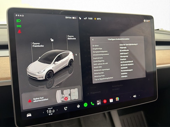 Tesla Model Y 23 of 30