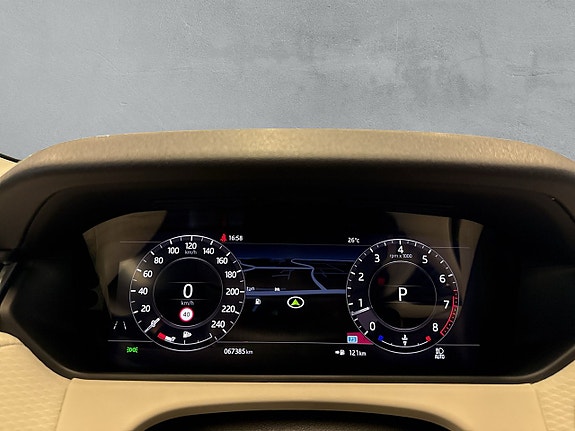 Land Rover Range Rover Velar 15 of 25
