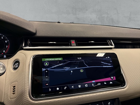 Land Rover Range Rover Velar 18 of 25