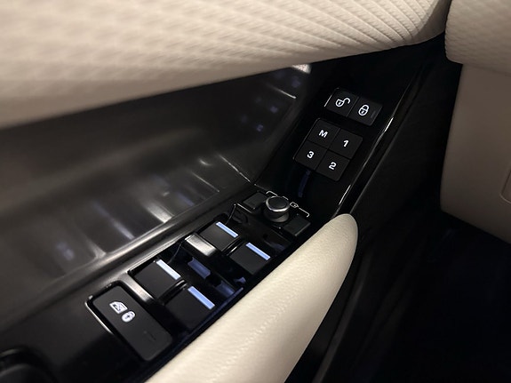 Land Rover Range Rover Velar 24 of 25
