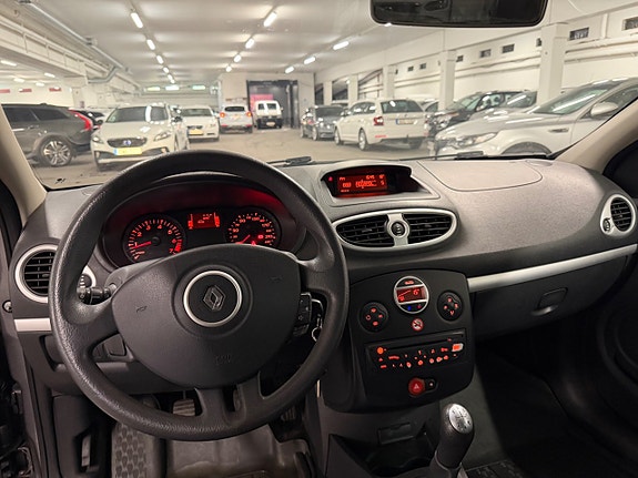 Renault Clio 10 of 13