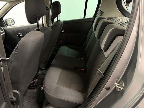 Renault Clio 8 of 13