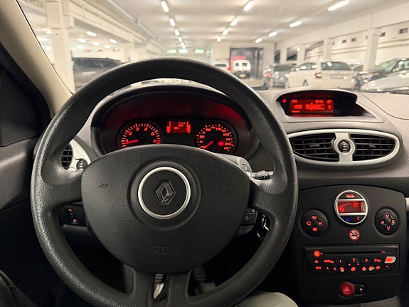 Renault Clio 13 of 13