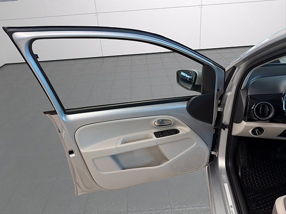 Volkswagen e-Up! 11 of 22