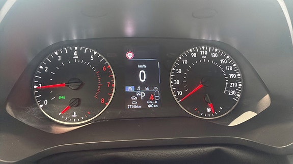 Renault Captur 14 of 23