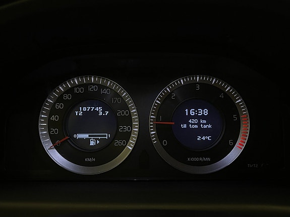 Volvo V70 10 of 21