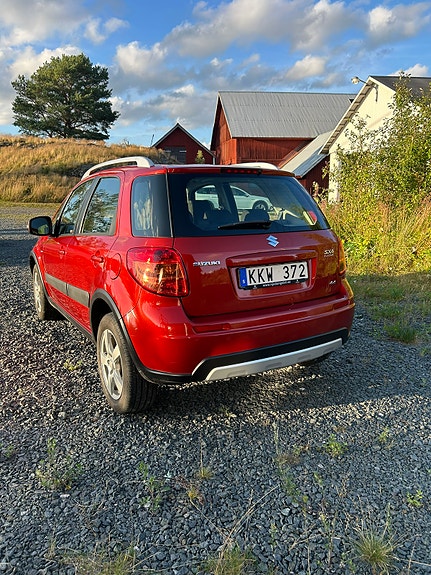 Suzuki SX4 3 of 6