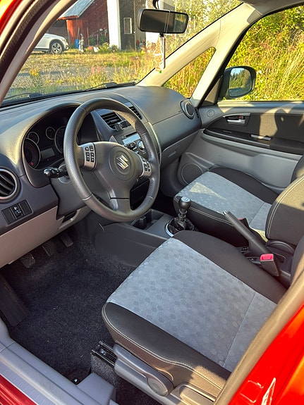 Suzuki SX4 4 of 6