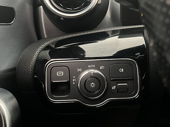 Mercedes-Benz CLA200 15 of 30