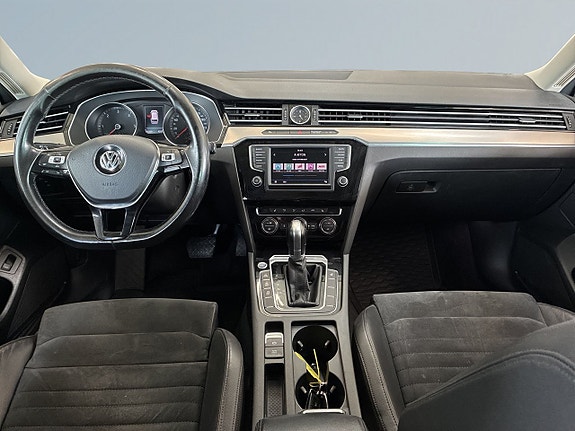 Volkswagen Passat 8 of 24