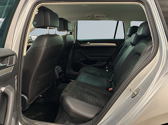 Volkswagen Passat 13 of 24