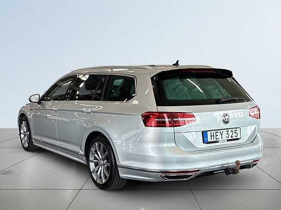 Volkswagen Passat 5 of 24