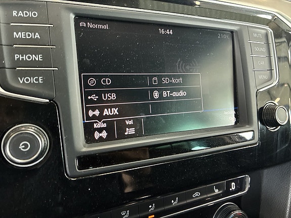 Volkswagen Passat 15 of 24