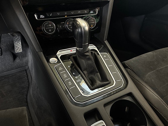 Volkswagen Passat 22 of 24