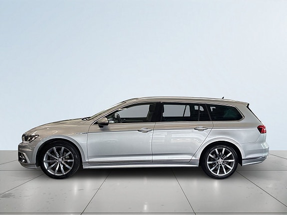 Volkswagen Passat 4 of 24