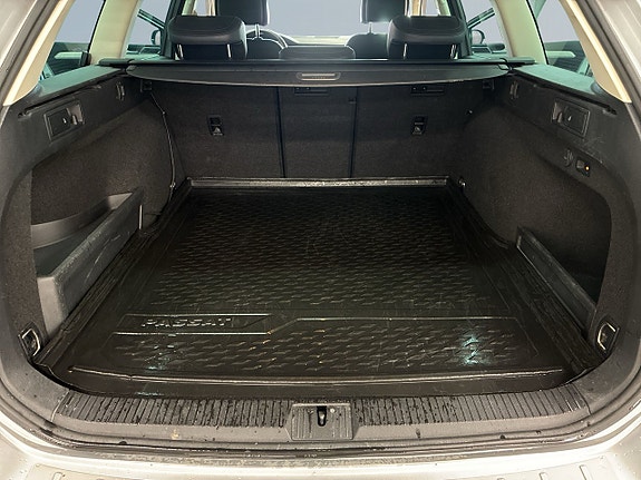 Volkswagen Passat 12 of 24