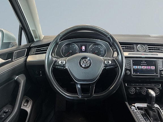 Volkswagen Passat 9 of 24