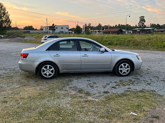 Hyundai Sonata 5 of 9