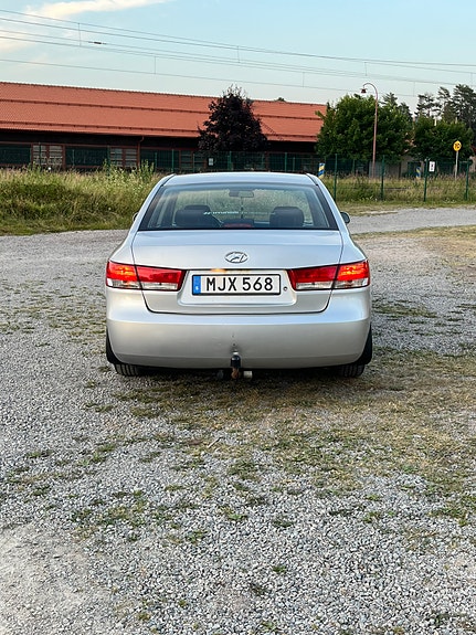 Hyundai Sonata 6 of 9