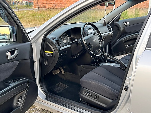 Hyundai Sonata 7 of 9