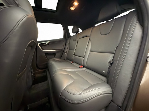 Volvo XC60 25 of 30