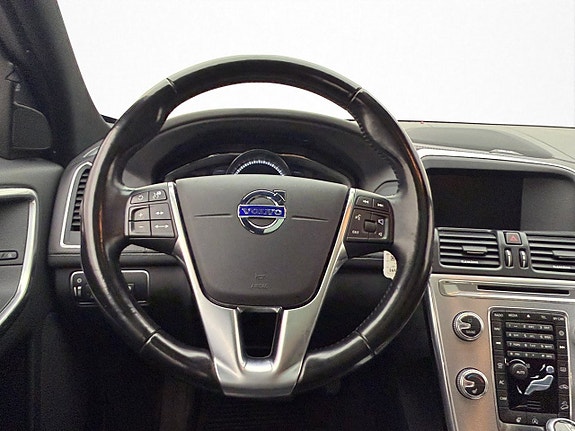 Volvo XC60 14 of 30