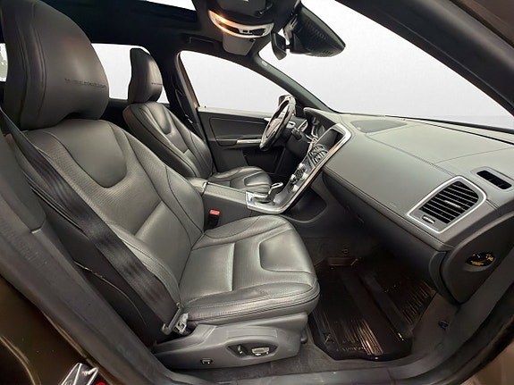 Volvo XC60 24 of 30