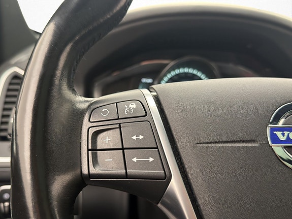 Volvo XC60 15 of 30