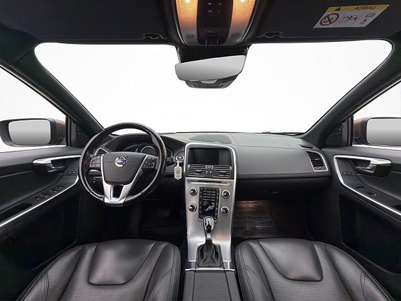 Volvo XC60 13 of 30