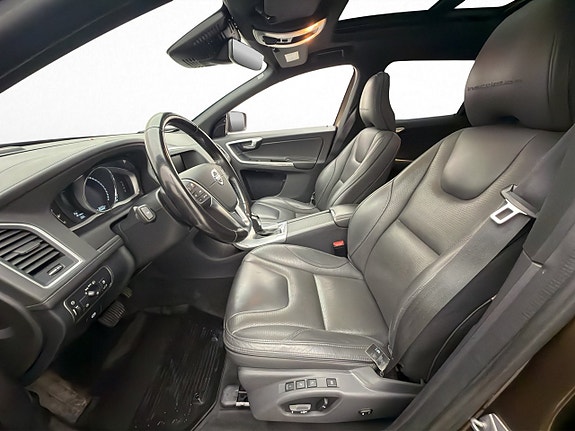 Volvo XC60 11 of 30