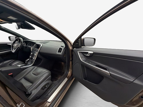 Volvo XC60 23 of 30