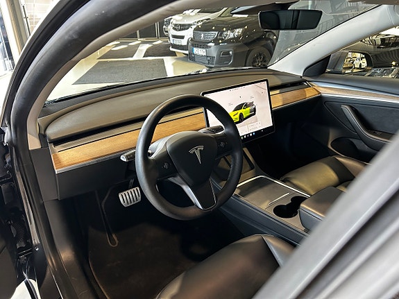 Tesla Model 3 6 of 13