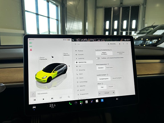 Tesla Model 3 10 of 13