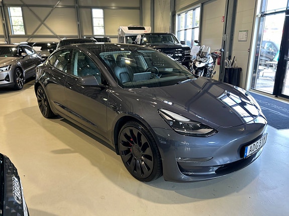 Tesla Model 3 2 of 13