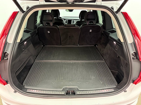 Volvo XC90 11 of 25