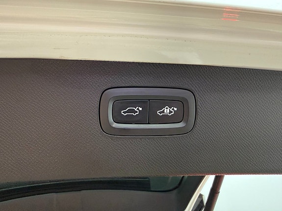 Volvo XC90 12 of 25