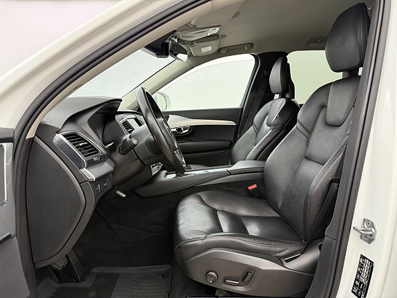 Volvo XC90 13 of 25