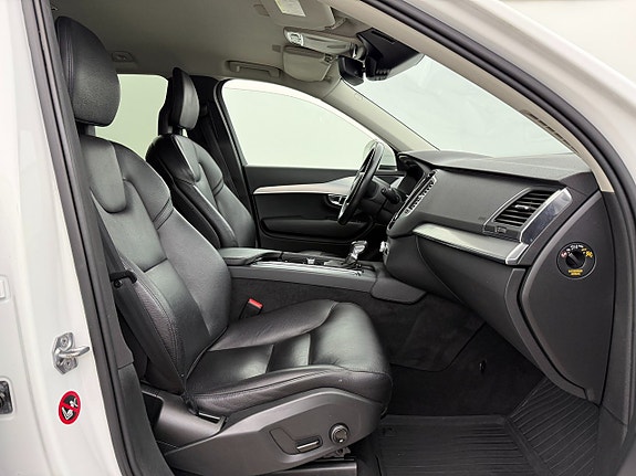 Volvo XC90 14 of 25