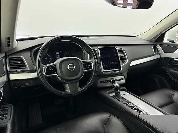 Volvo XC90 16 of 25