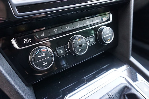 Volkswagen Passat Alltrack 22 of 30
