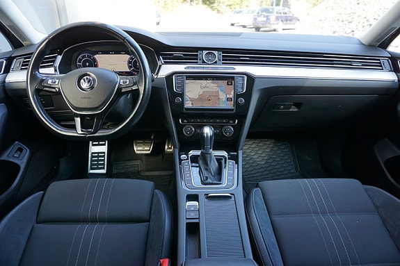Volkswagen Passat Alltrack 2 of 30