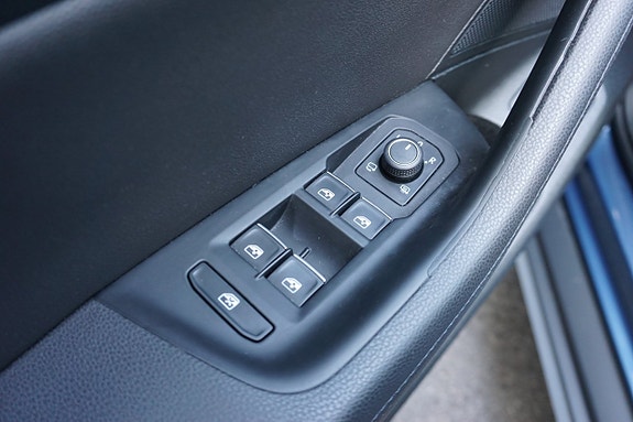 Volkswagen Passat Alltrack 25 of 30