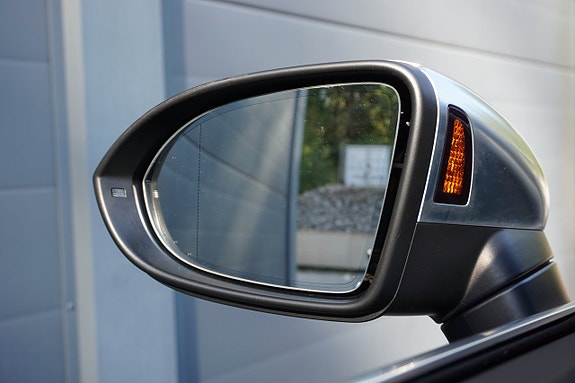 Volkswagen Passat Alltrack 27 of 30