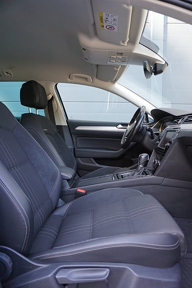 Volkswagen Passat Alltrack 13 of 30